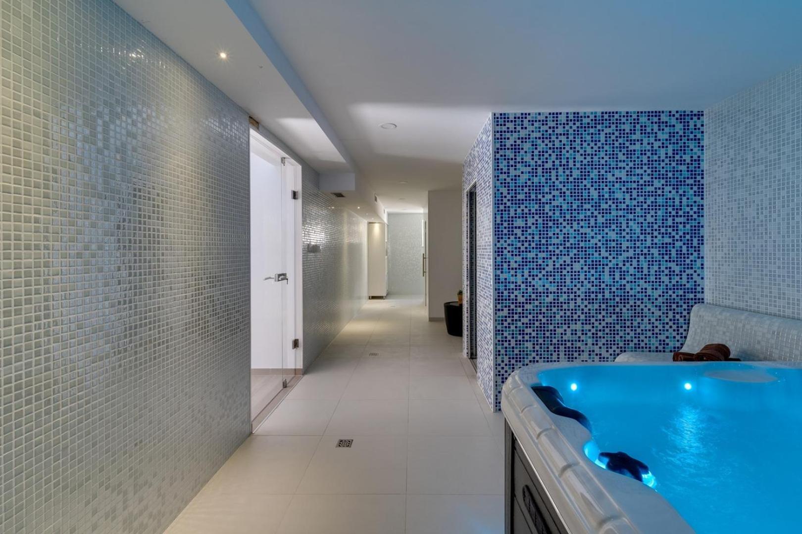 Luxury Villa Lucas With Heated Pool, Whirlpool, Sauna, 14 Pax Podstrana Ngoại thất bức ảnh