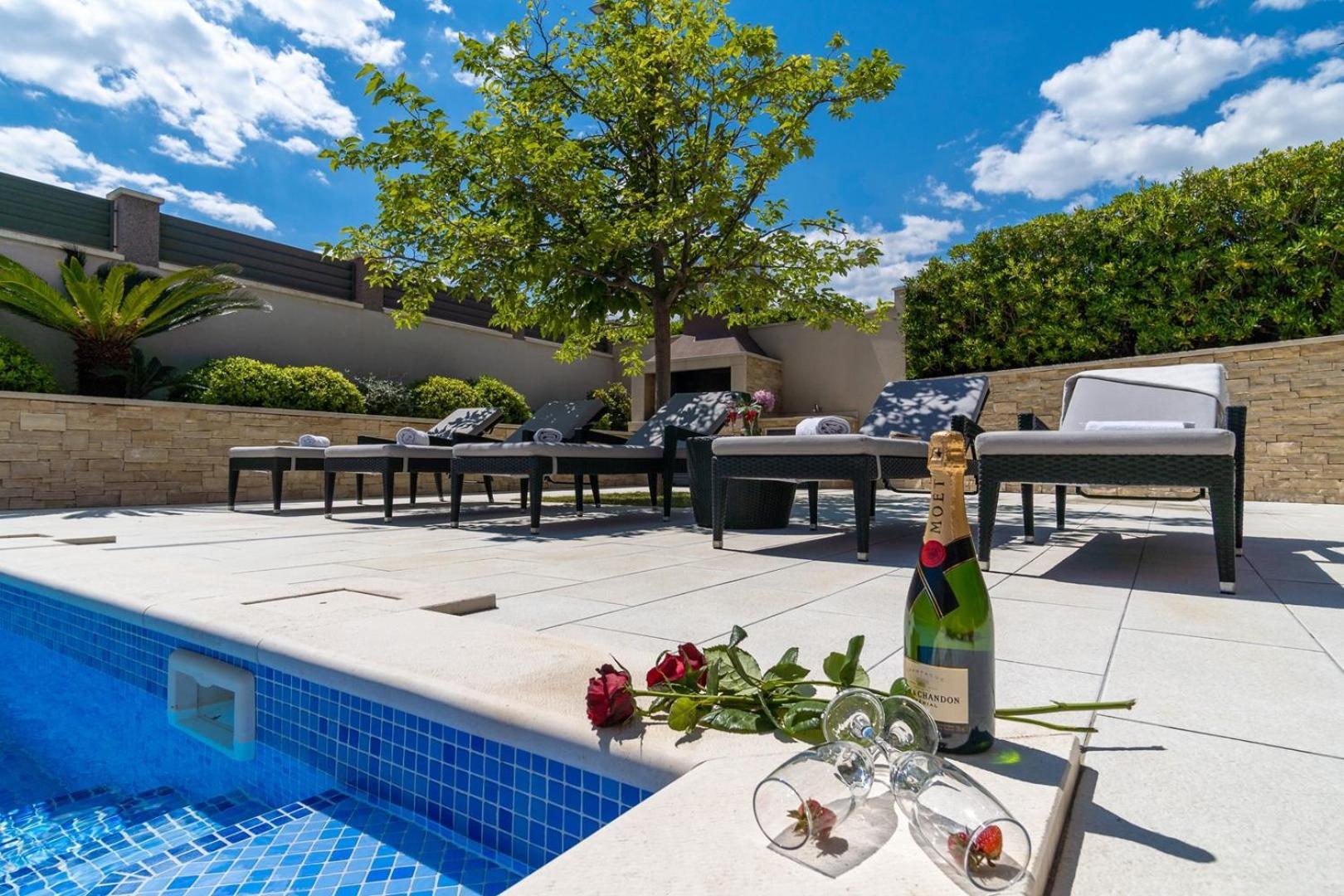 Luxury Villa Lucas With Heated Pool, Whirlpool, Sauna, 14 Pax Podstrana Ngoại thất bức ảnh